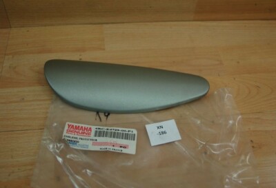 Yamaha CW50 ZUMA II 4VV-E4729-00-P1 EMBLEM,PROTECTOR Genuine NEU NOS xn186