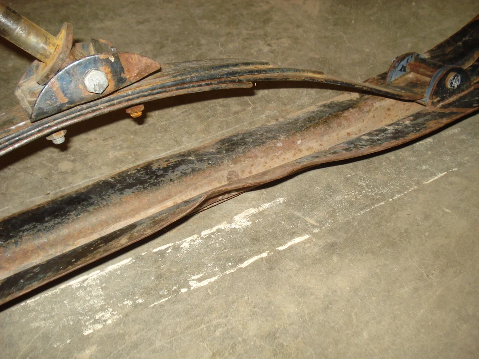 Arctic Cat Panther 399 Kohler 1970 esquí delantero, resorte y husillo (el esquí está doblado) Foto 2 de 4