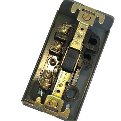 Arrancador de motor manual Allen Bradley 600-TAX4 240V, boletín 600 - Imagen 8 de 20