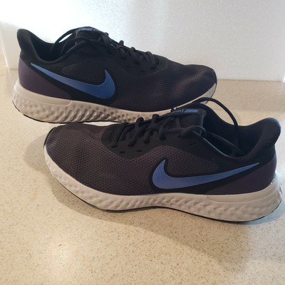 nike revolution 11