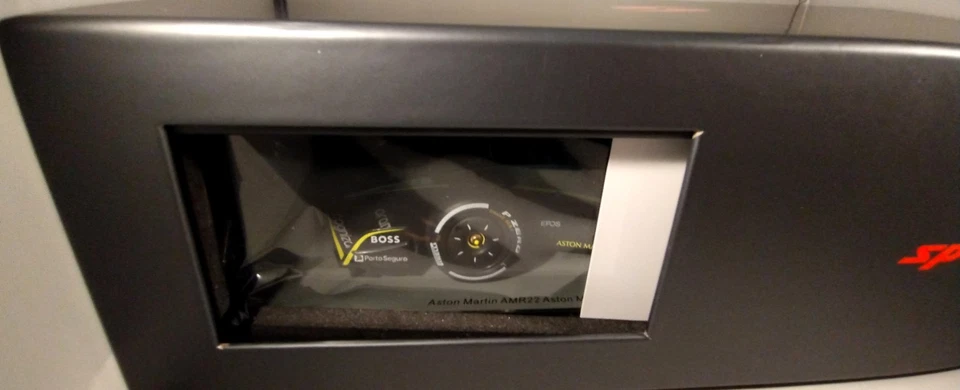 ASTON MARTIN AMR22 #5 Sebastian Vettel F1 2022 ABU DHABI GP Last Race SPARK 1:18 - Immagine 3 di 4