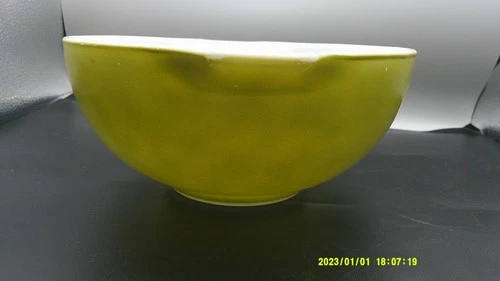 PYREX 443 Verde Avocado Green Cinderella Nesting Mixing Bowl 2.5 qt Chip