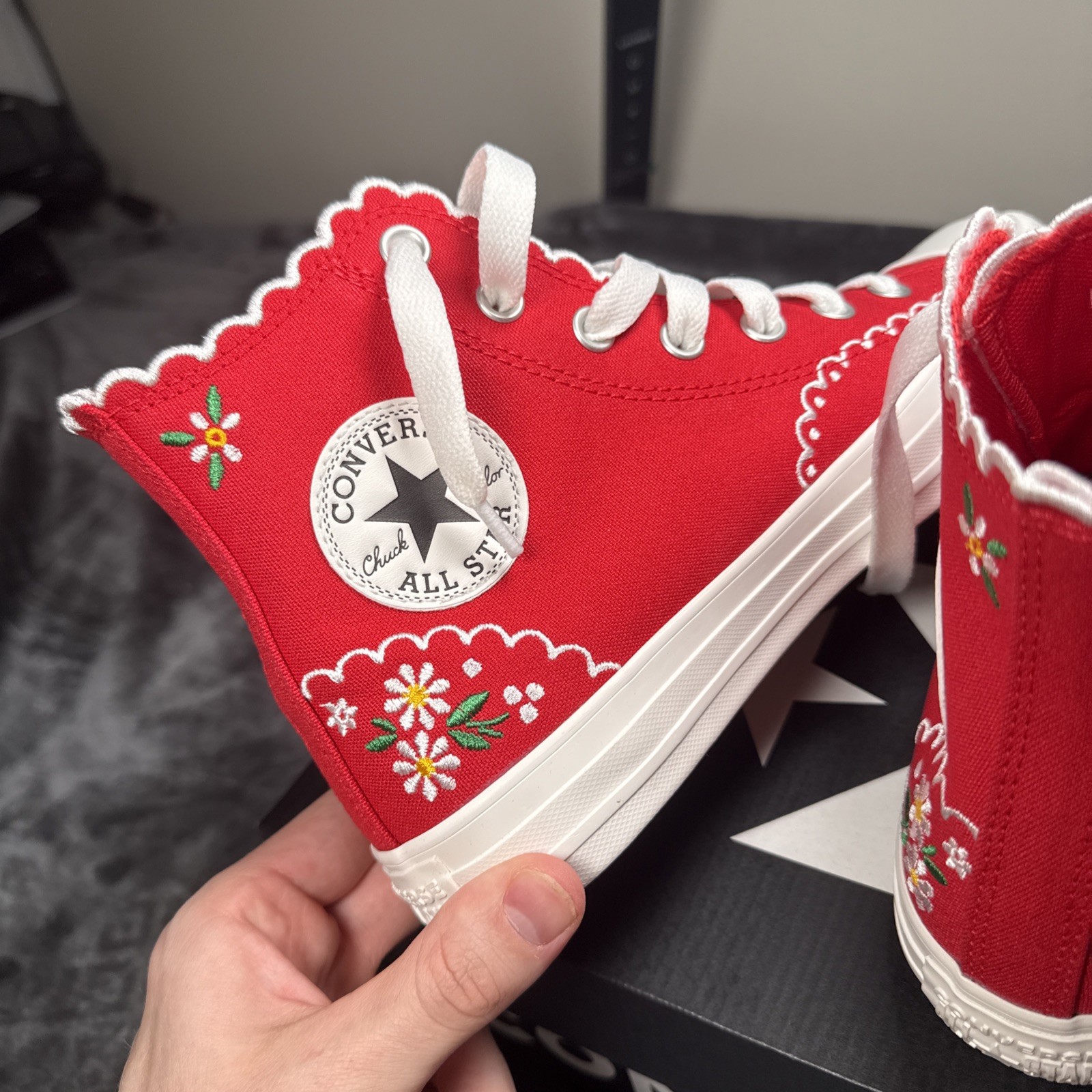 Converse CTAS Red/Green/White Women's Size 8 High Top Sneakers NWB A13518C thumbnail 7