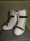 Foto 16 di 24