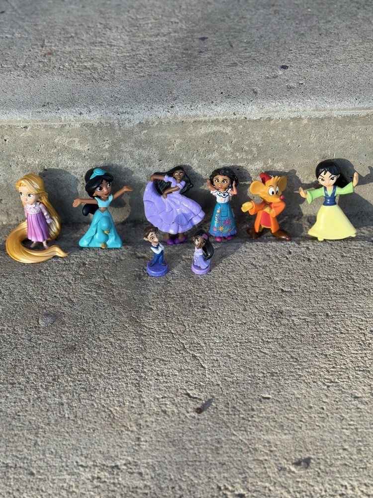 Small Disney Figurine Lot - 8 pieces