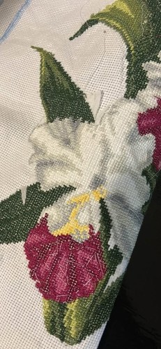 Completed tapestry needlepoint flowers 41 cm x 36 cm MP - Picture 3 of 3