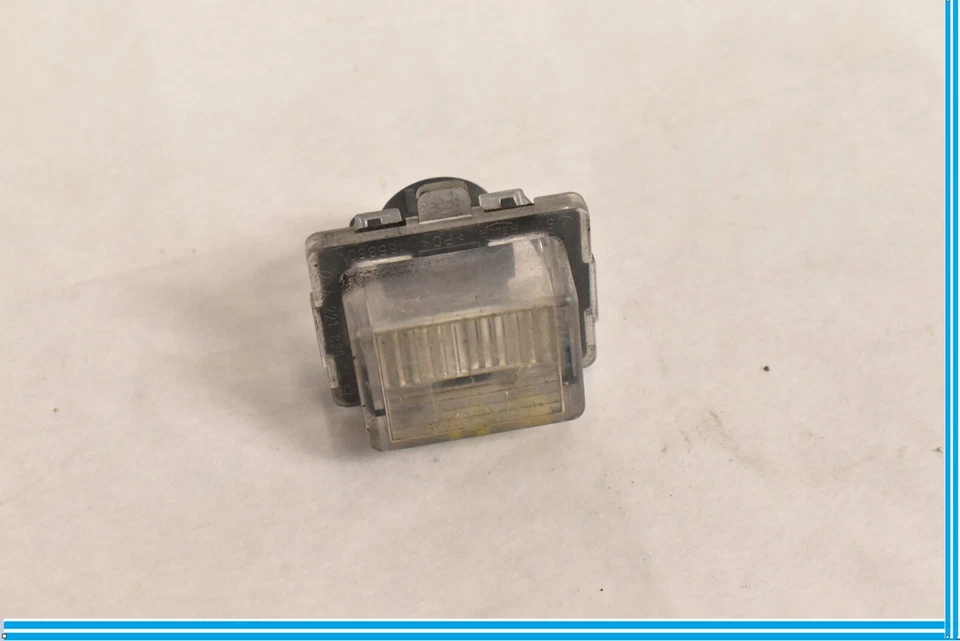 Luz de matrícula trasera OEM Mercedes 15-20 W205 C300 E550 CLS550 S550 Foto 2 de 4