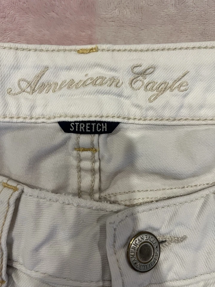 Pantalones cortos American Eagle elásticos blancos desgastados de mezclilla para mujer talla 4 Foto 2 de 4