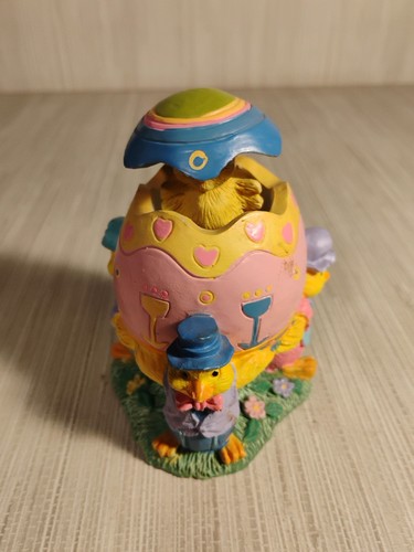 Figura de Pascua de cerámica colección Windsor pollito en huevo - Imagen 1 de 6