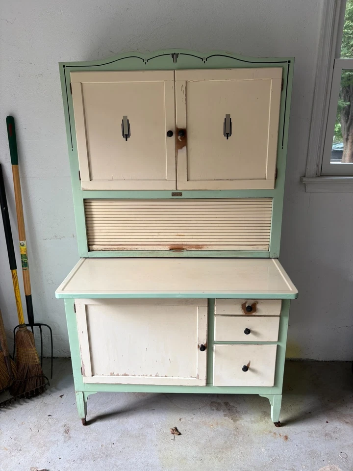 Hoosier Cabinet circa 1920 antique - Image 4 of 4