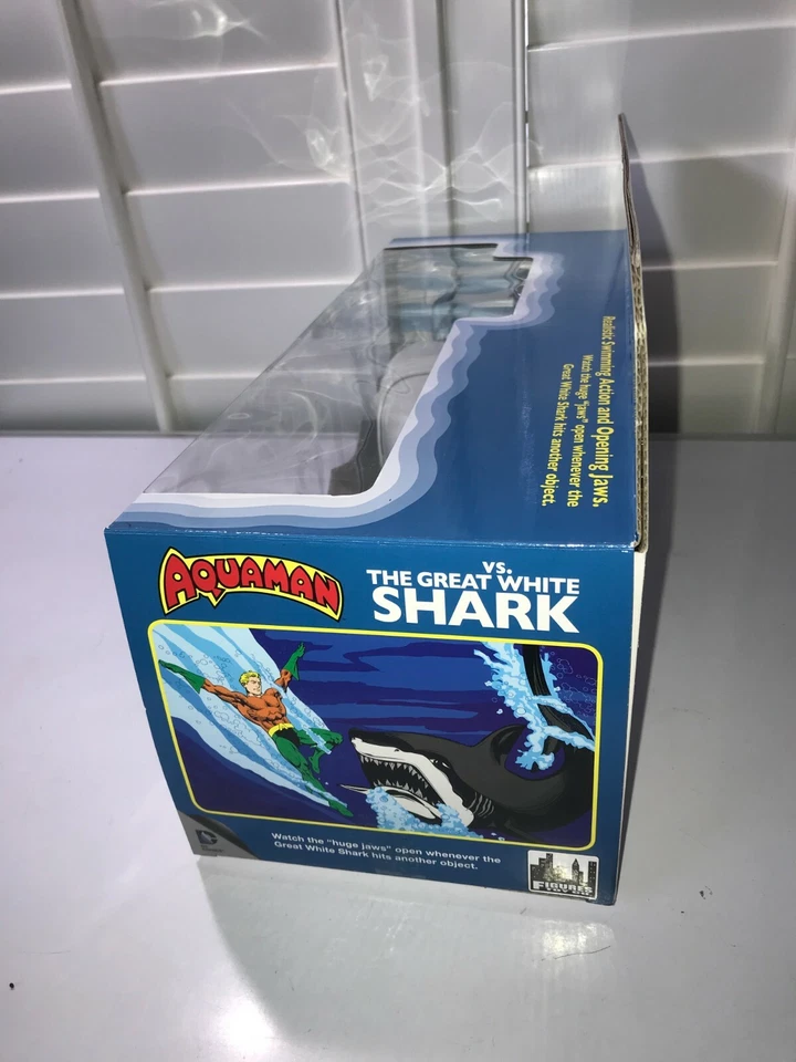 DC Comics Aquaman VS. Juego retro The Great White Shark de FTC LEER PRIMERO  Foto 3 de 4