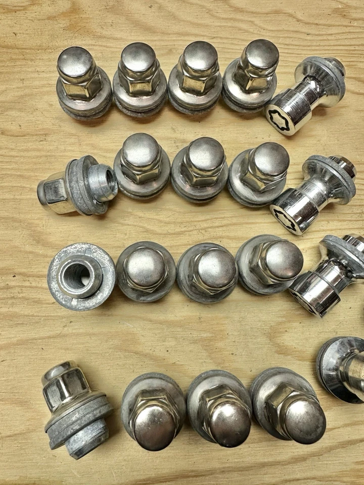 2016 2017 2018 JAGUAR XF WHEEL RIM LUG NUT SET  OEM Factory 20 W/ Locks  And Key - Image 4 of 4