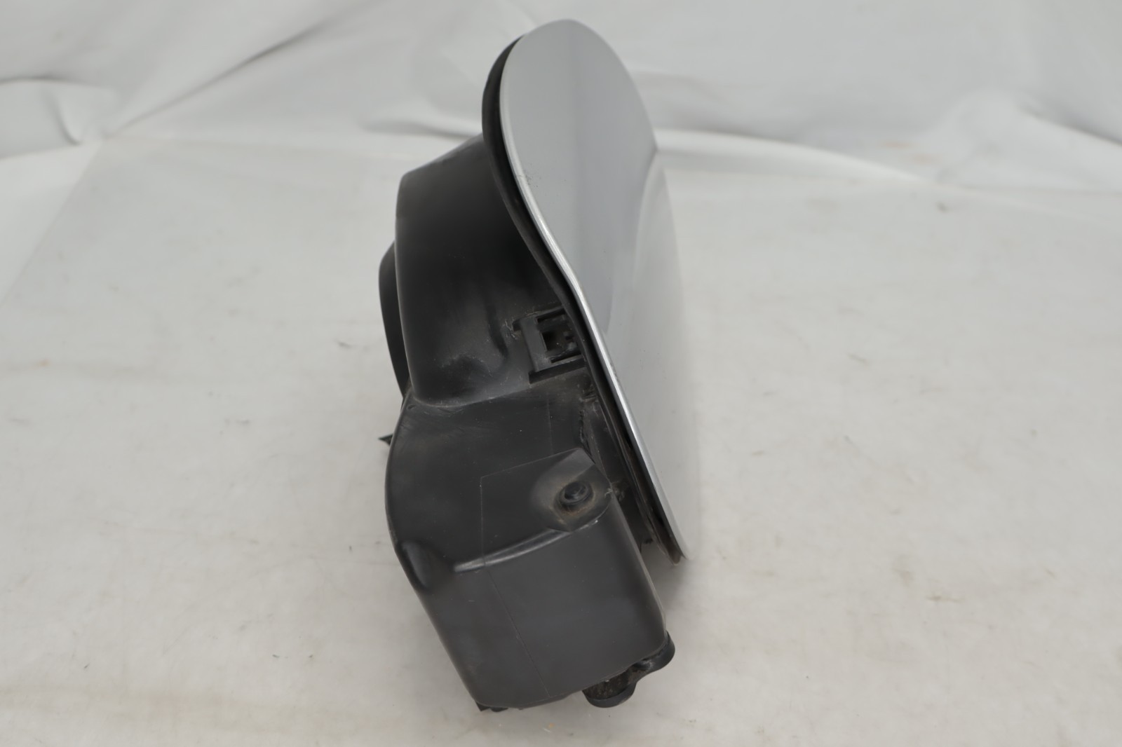 Maserati Ghibli 2014-2017 Fuel filler door cover