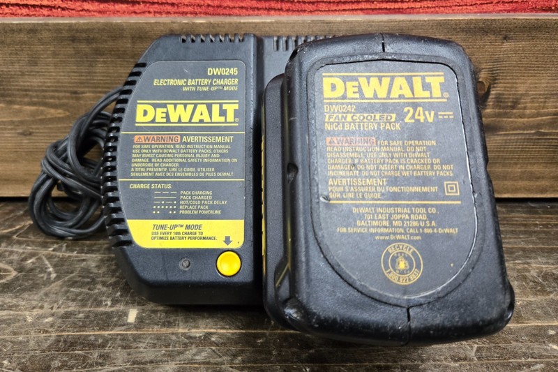 Dewalt Electric Battery Charger (DW0245) & 24v NiCD Battery Pack (DW0242)