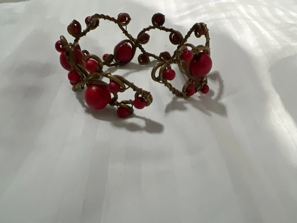 Pulsera de alambre vintage con cuentas rojas boho hecha a mano brazalete joyería hippie terroso Foto 2 de 4