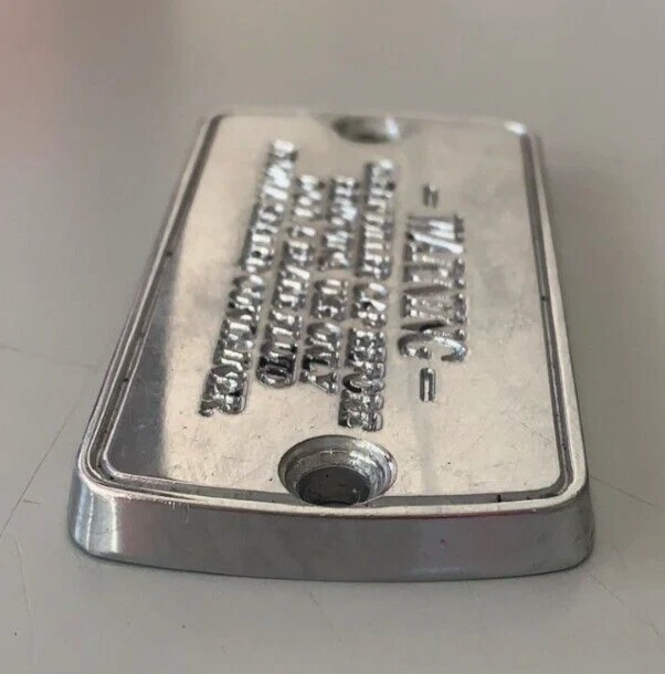 Cubierta de cilindro maestro cromada Harley Davidson Iron Eagle OEM Foto 3 de 4