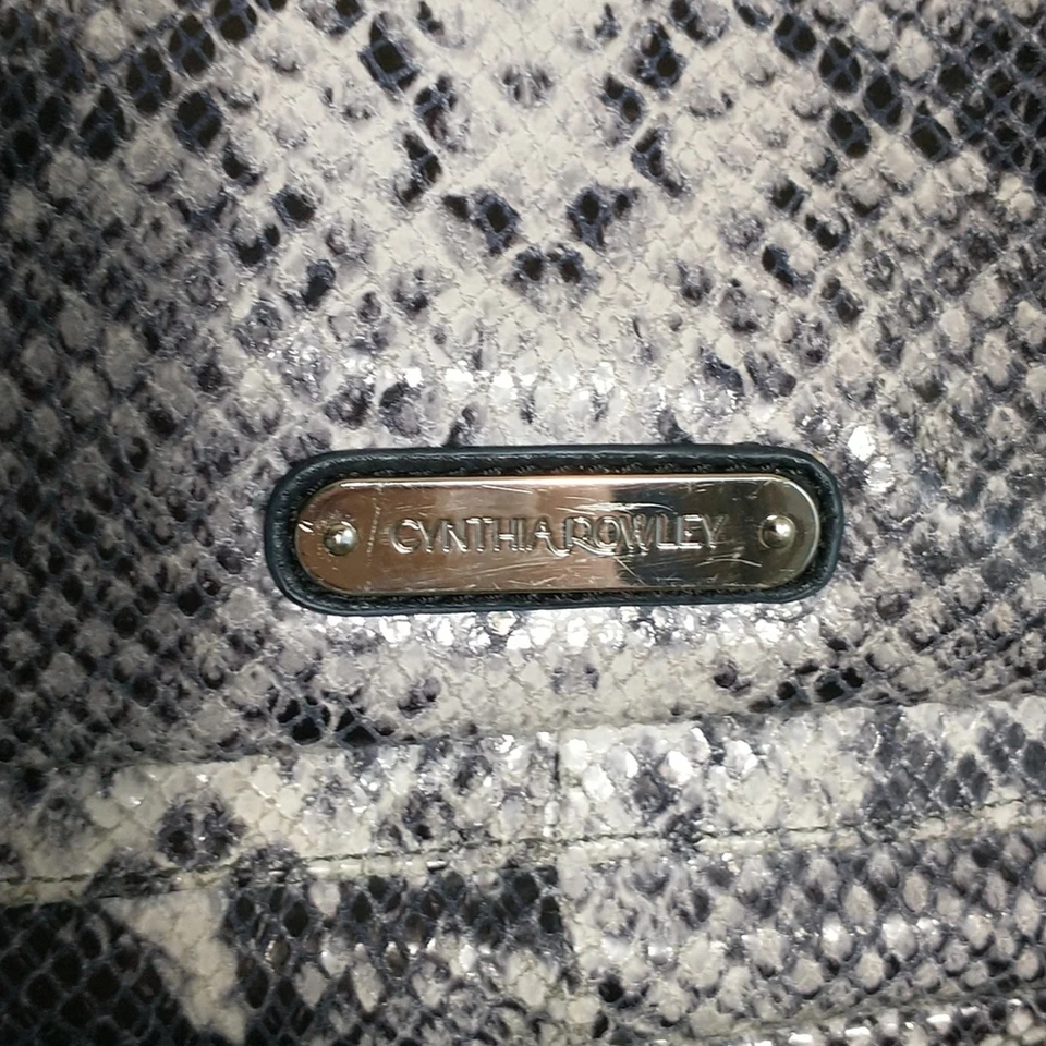 Cynthia Rowley Black Gray Snakeskin print all Leather bag With Shoulder Strap - Image 4 of 4