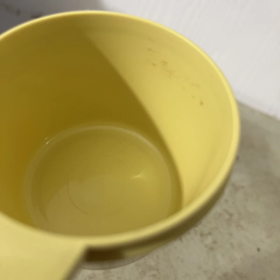 VINTAGE TUPPERWARE REPLACEMENT LIGHT PALE YELLOW 2/3 & 3/4 CUP MEASURING CUP - Image 2 of 4