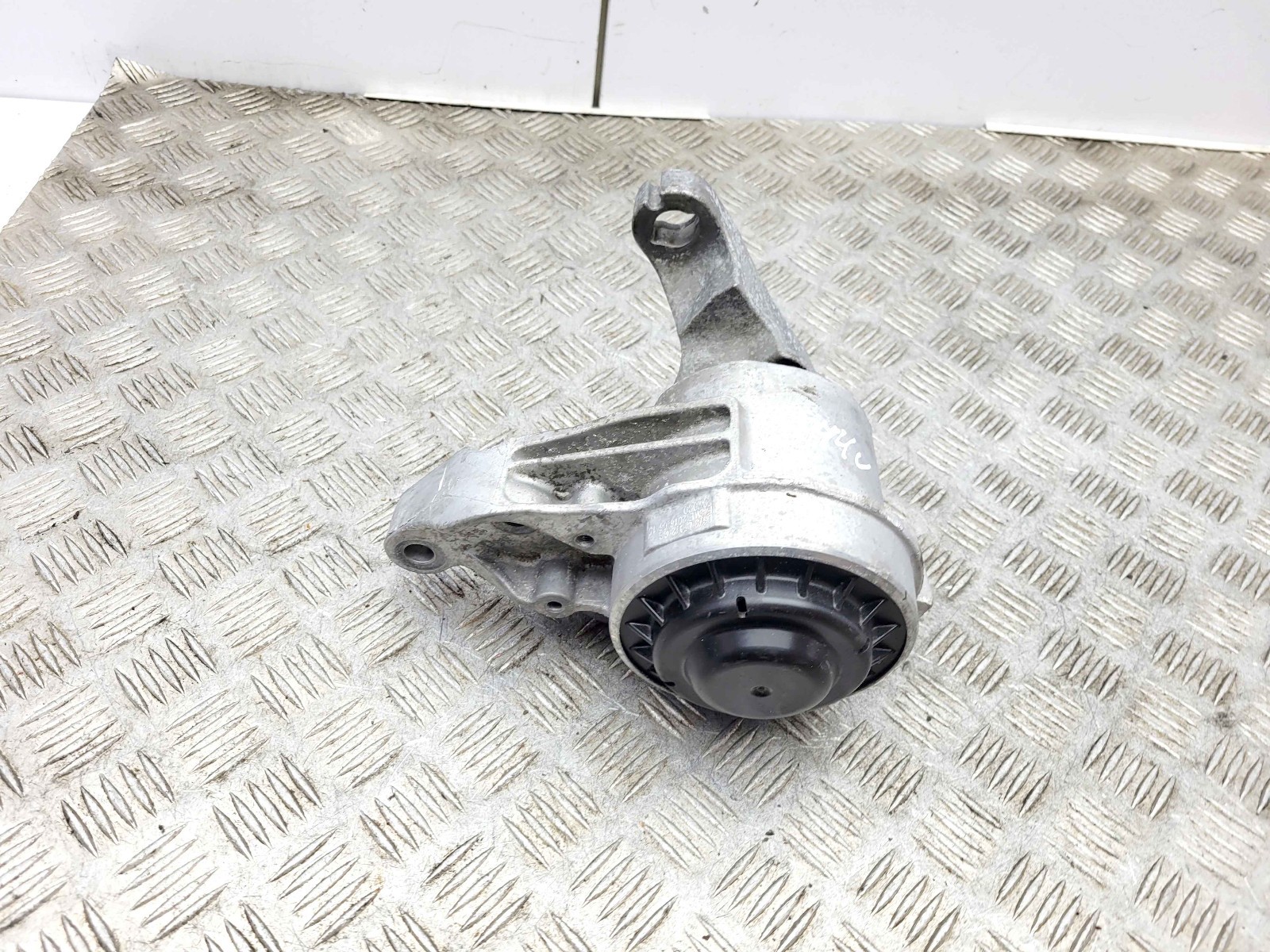 FORD S-MAX MK2 CD539 ENGINE MOUNT BRACKET DS736F012GG 2016