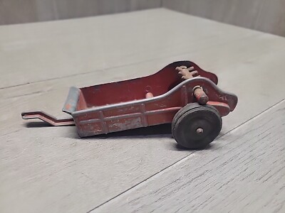 GREAT VINTAGE HUBLEY TOYS DIE CAST METAL HUBLEY MANURE SPREADER RED 6''