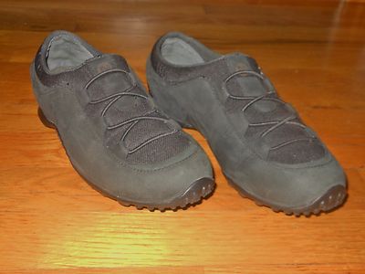 Merrell Meta Stretch women's walking shoes - Left foot sz 6 - Right foot sz 5.5
