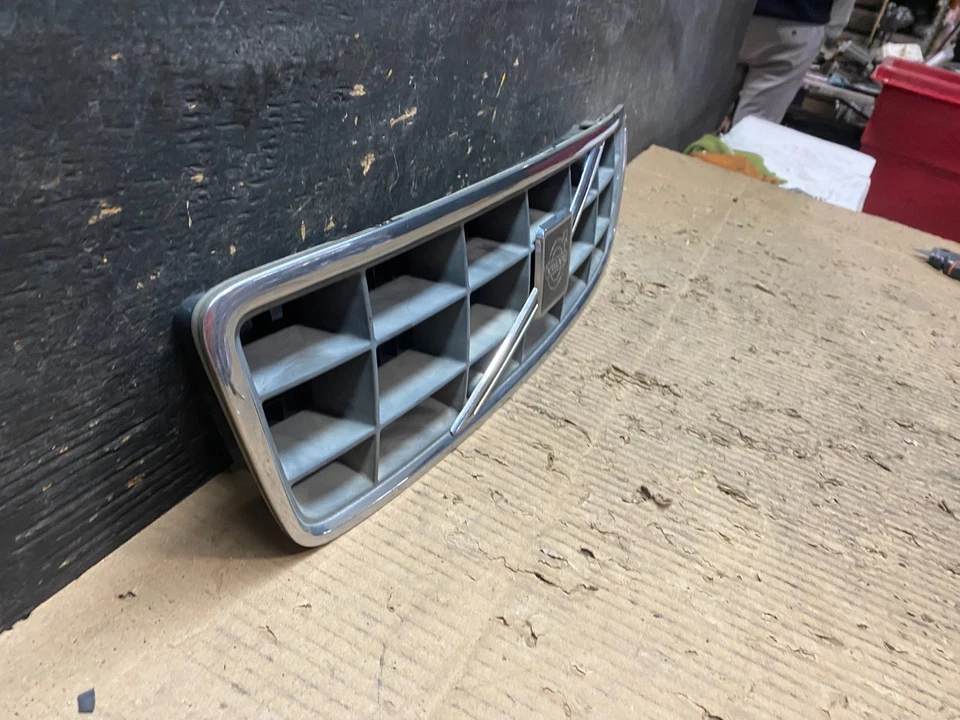 Volvo S70 C70 V70 1998 1999 2000 parrilla superior delantera OEM T9964 DG Foto 3 de 4