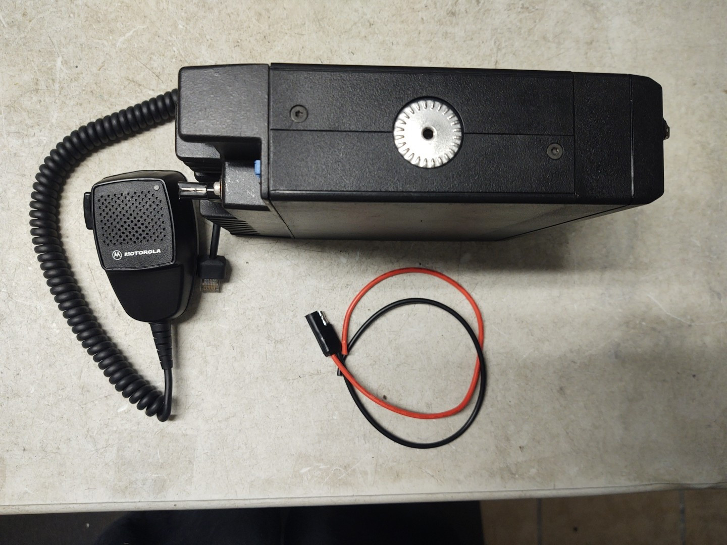 Motorola Maxtrac UHF 2way mobile radio with mic