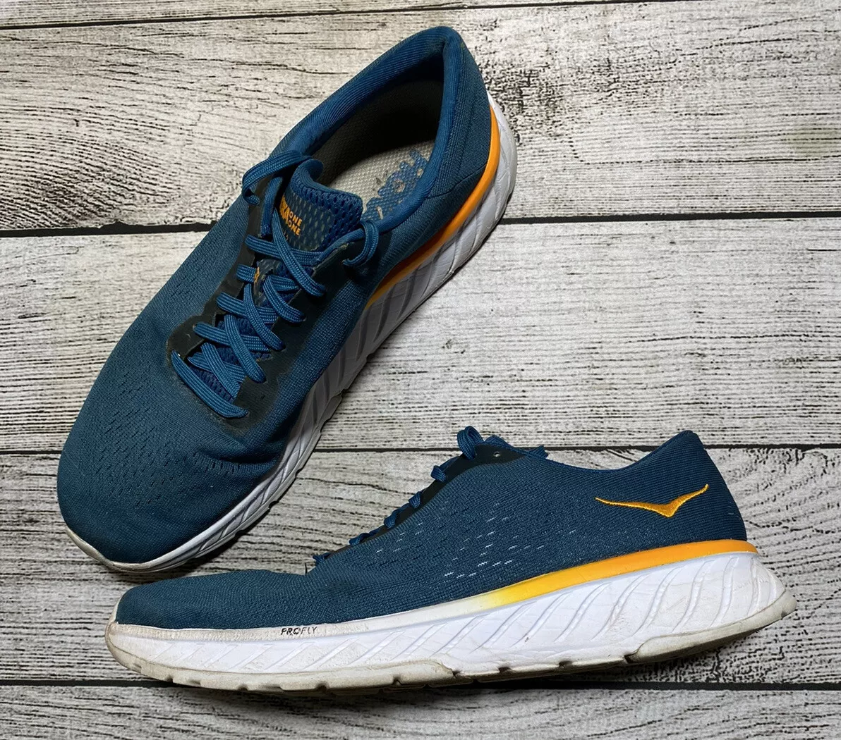 Hoka one one men's cavu 2 2025