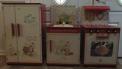strawberry play kitchen