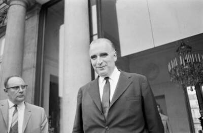 Georges Pompidou leaving Elysee Palace after last Council Mini- 1968 Old Photo 1