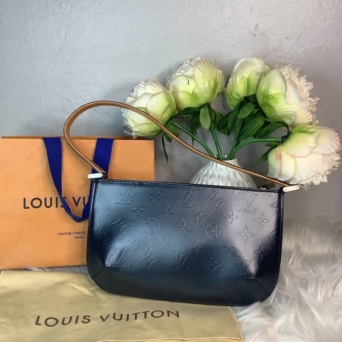 LOUIS VUITTON Matt Fowler Pochette in Bleu Marine