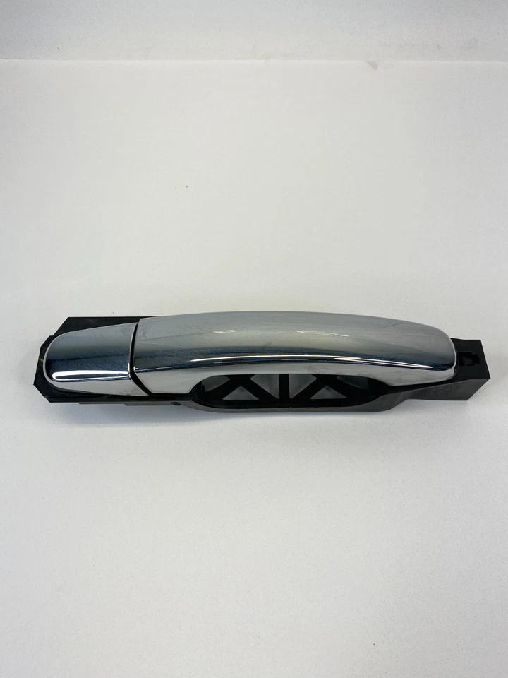 2005-2010 Pontiac G6 Front Right Passenger Side Exterior Door Handle 15786204 - Image 2 of 4