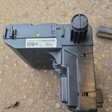 VOLVO XC90  FUSE BOX CEM-H BODY CONTROL MODULE 30765643  28043320