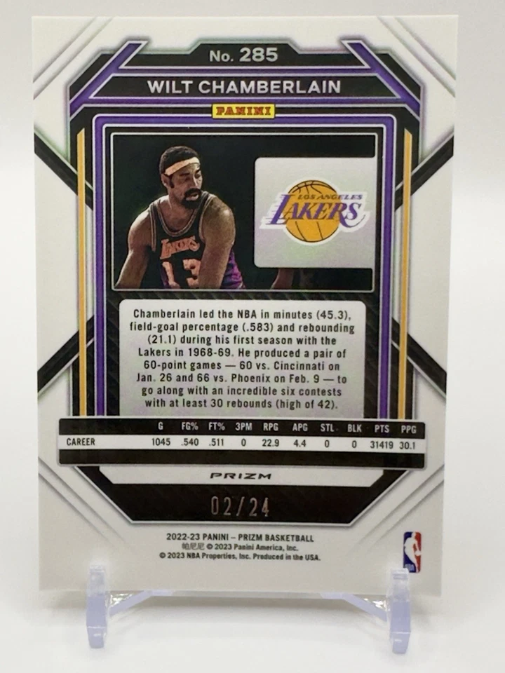2022-23 Panini Prizm Prizm Sparkle #285 Wilt Chamberlain/24 + Azul/144 Lakers Foto 2 de 4
