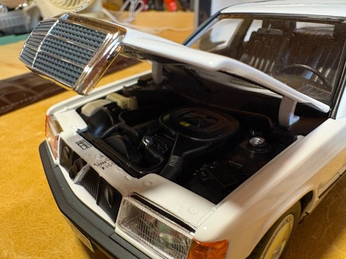 MERCEDES-BENZ 190 E in white 1982 - NOREV 1:18 - Afbeelding 17 van 21