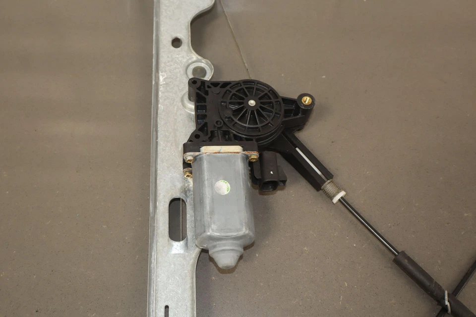 99-02 雪佛兰 GMC GMT800 乘客右前电源窗调节器/电机 — 第 3/4 张图片