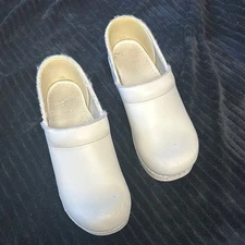 Dansko Women’s White Nursing Clogs 7.5 Women’s, 38EU Good Used Condition