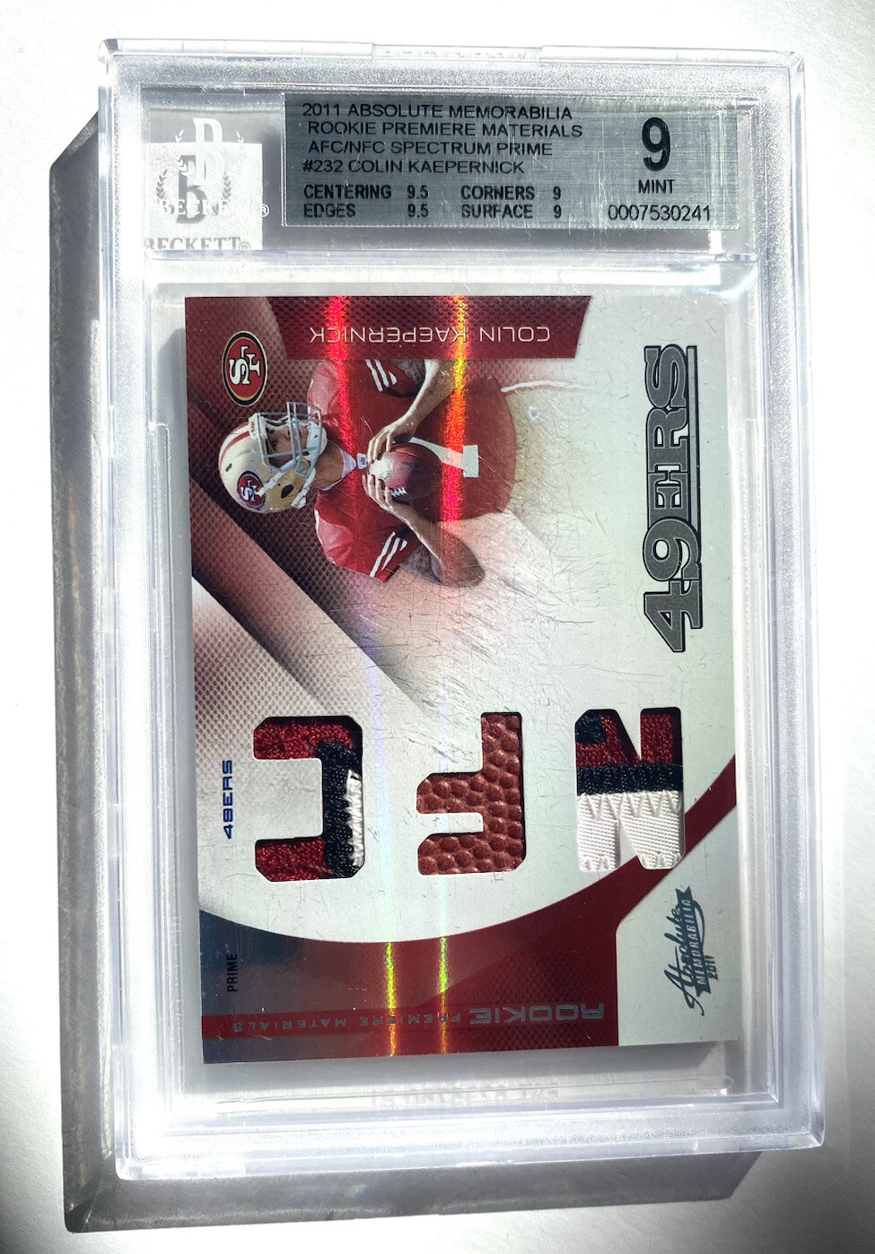 Colin Kaepernick Panini Absolute Memorabilia #232 Rookie Premiere Materials Autograph-NFC Spectrum Prime