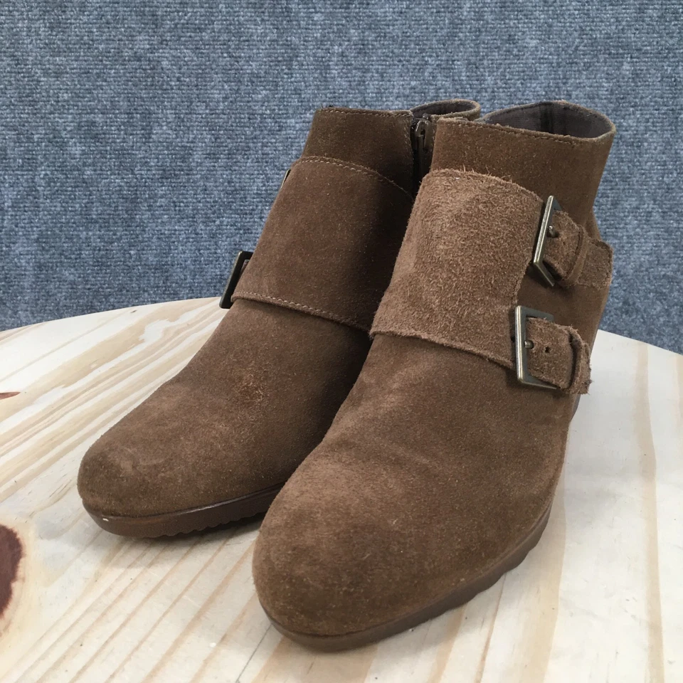 Munro 靴子女式 8 坡跟僧侣带侧拉链踝靴棕色麂皮绒 — 第 3/4 张图片