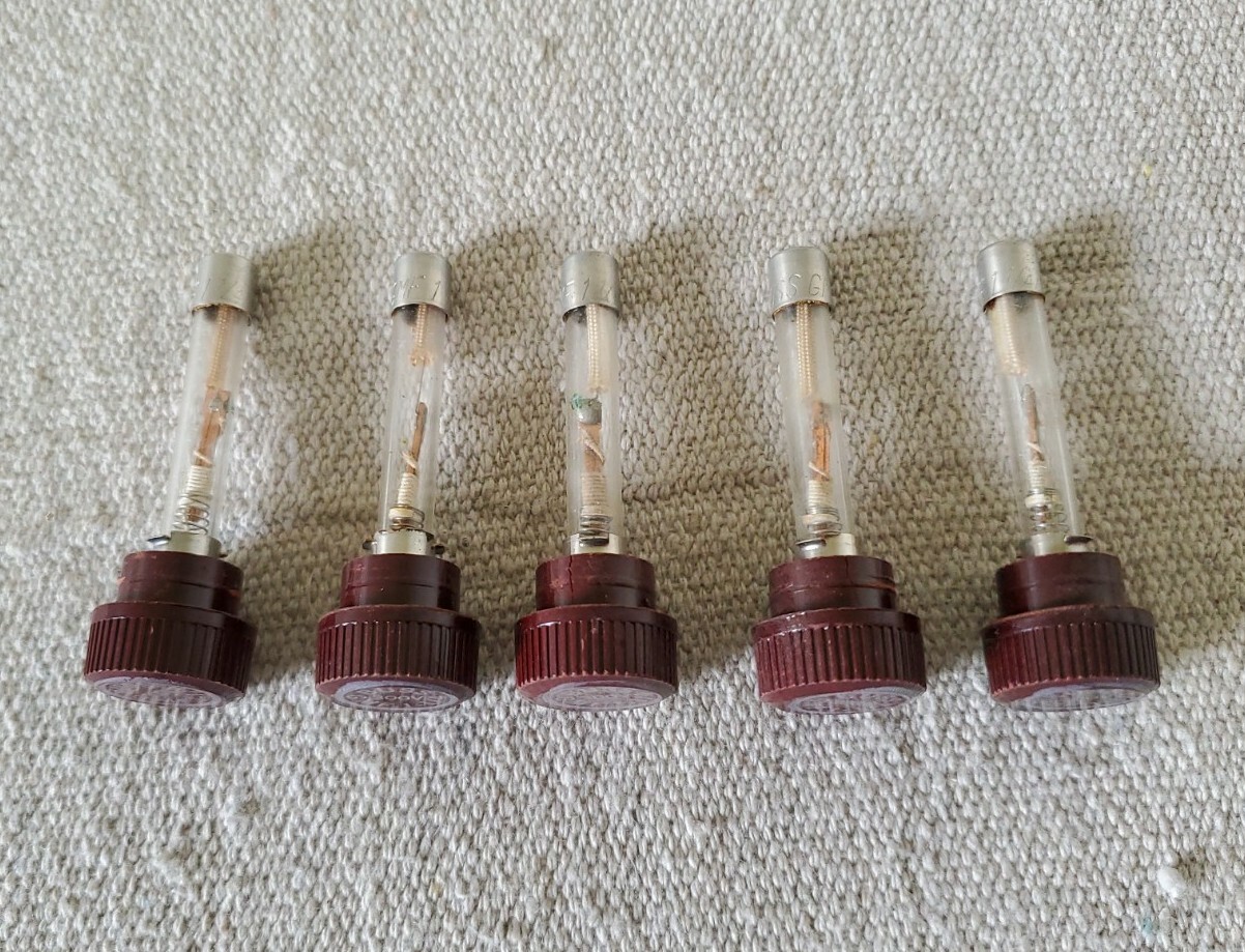 PACK OF 5 BUSSMAN GMF-1-1/4 BUSS GLASS BODY FUSE 1-1/4AMP 300VOLT