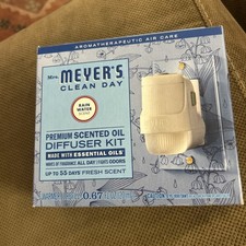 Mrs. Meyer's Clean Day Scented Oil Diffuser Kit, 1 Warmer  1 Refill, Rain Water
