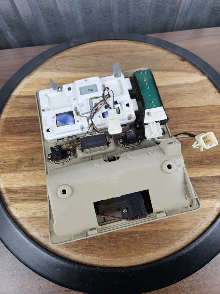 1998-2005 Lexus GS300 Roof Overhead Console Interior Dome Light Lamp OEM - Image 4 of 4