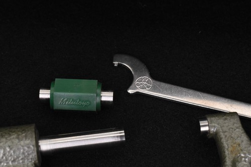 Mitutoyo 1-2" 103-178 Outside Micrometer (Vintage stock) Made in Japan w/ box - Picture 3 of 8