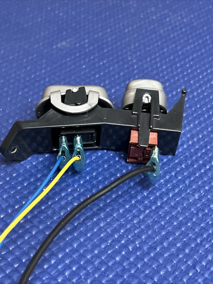 Electrolux Aspiradora de Precisión EL8802 Parte - Interruptor de Encendido/Apagado para Alfombra de Piso Desnudo Foto 4 de 4