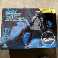 Yvolution Neon Street Rollers Light-Up Wheels Roller Skates Youth Size 7