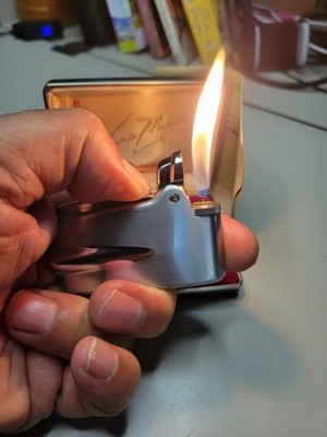 Vintage Ronson Varaflame Butan Lighter In Original Box MADE IN ENGLAND (WORKING)