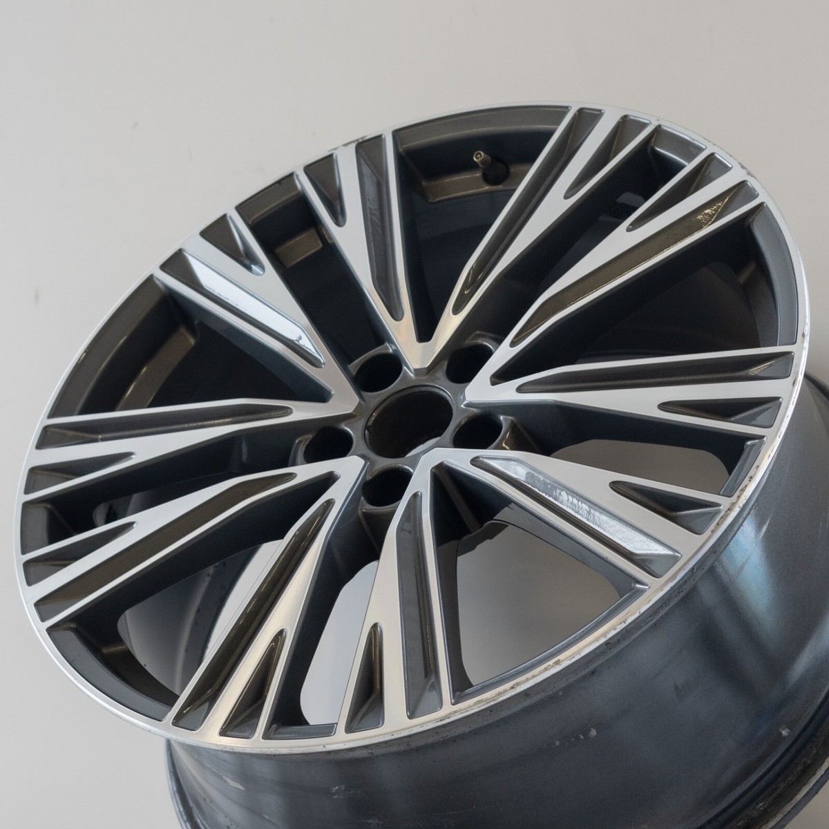 たかやん様　Audi A6オールロード純正ホイール 20インチ8.5j +43 単品 1本 中古ホイール アウディ A6 4K C8純正 20インチ 8.5J +43