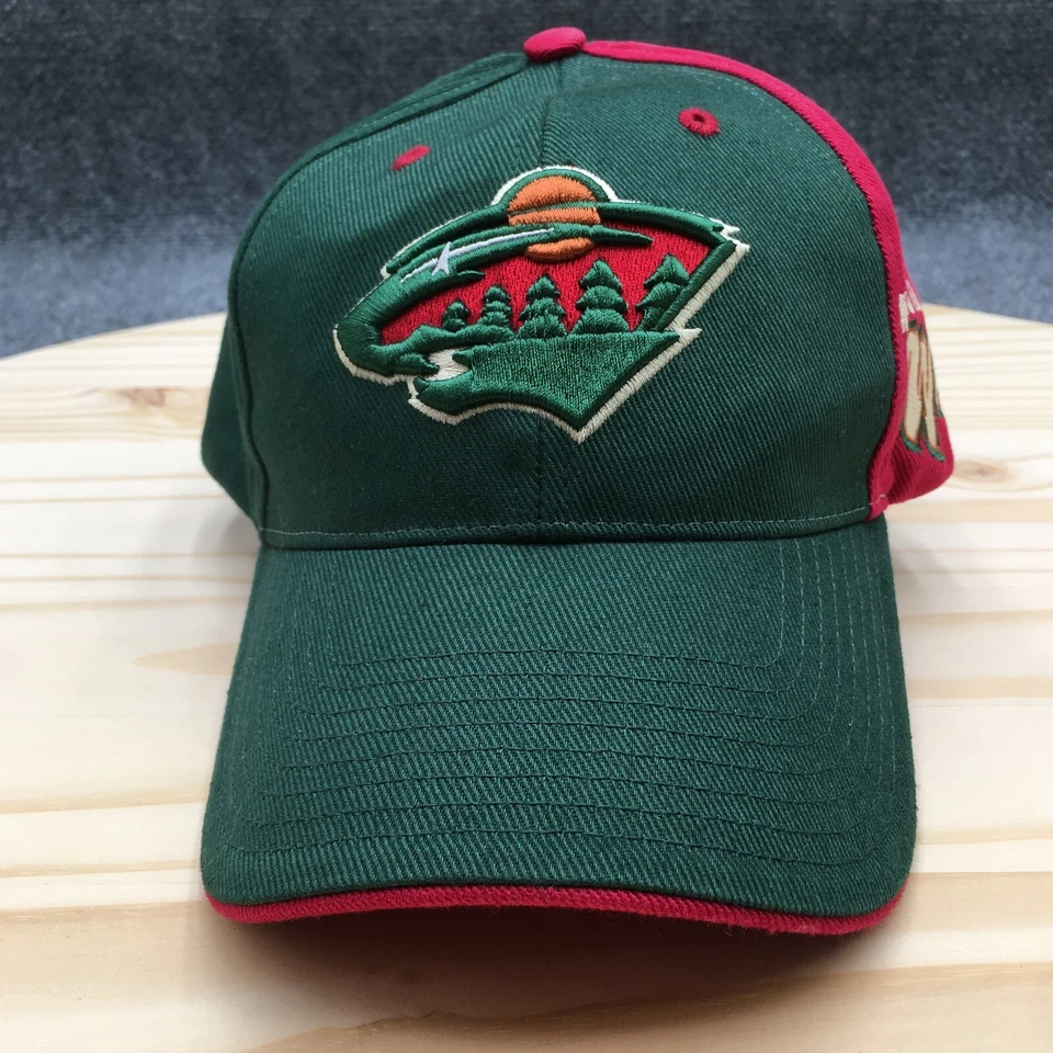 Повседневная мужская кепка Mnneosta Wild NHL один размер красно-зеленая с вышитым логотипом товар - Изображение 2 из 4