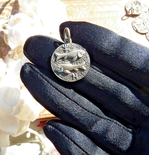 Pendentif Poisson Vintage En Étain Argenté Plat 6n 4,3