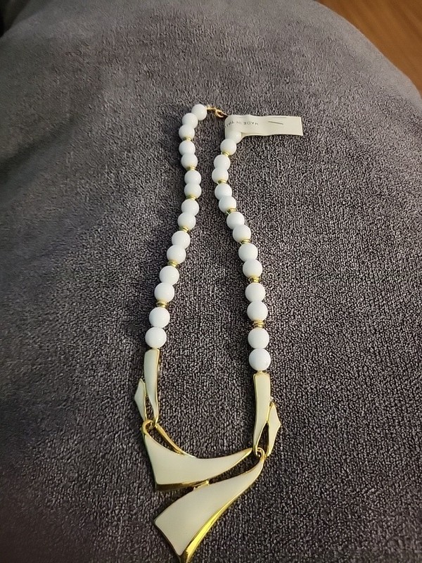 Vintage Gold Tone White Beaded Cream Enamel Ribbons Costume Statement Necklace